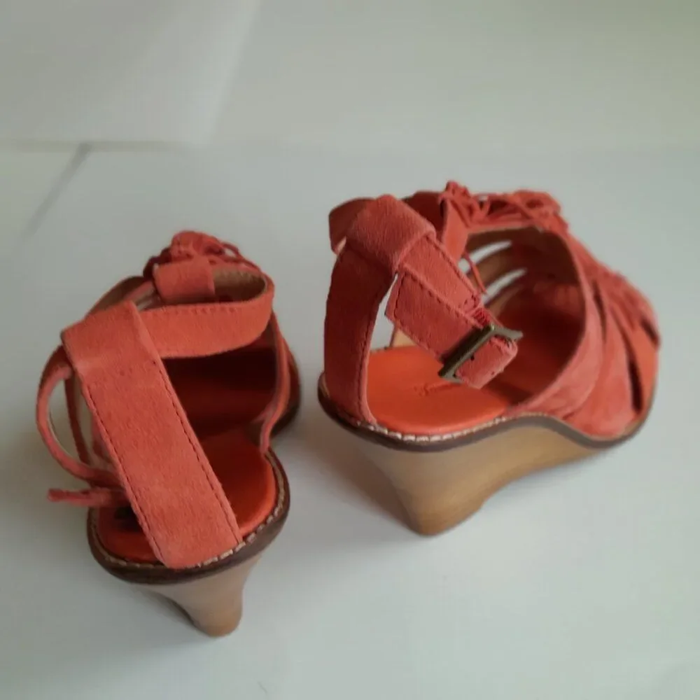 Tommy Bahama Palrinna Wedge Sandals Size 7 Tan Open Toe Tasseled Ankle Heel